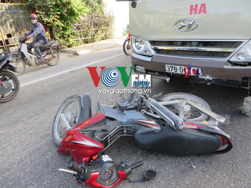 Tông vào trâu, 2 vợ chồng thương vong